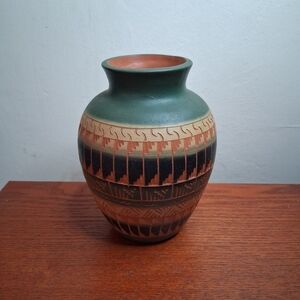 Handcrafted Vintage 2001 Signed "CT" Navajo Native American Art Pottery Pot Vase